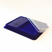 Сувенирная упаковка (181х142х22 мм) с поролоновой вставкой под универсальную медаль и удостоверение (81х112х5 мм)
