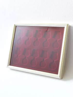 Багетная рамка S серебряного цвета под 10 медалей РФ d-37 мм с пятиугольной колодкой Багетная рамка S серебряного цвета под 10 медалей РФ d-37 мм с пятиугольной колодкой