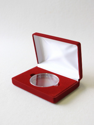 Футляр (142х102х42 мм) для одной монеты в капсуле (диаметр 74 мм) Футляр (142х102х42 мм) для одной монеты в капсуле (диаметр 74 мм)