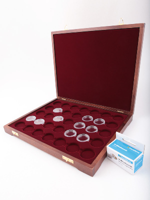 Футляр деревянный Vintage S (305х247х40 мм) на 35 капсул Leuchtturm. Для монет 26,5 и 27 мм Футляр деревянный Vintage S (305х247х40 мм) на 35 капсул Leuchtturm. Для монет 26,5 и 27 мм