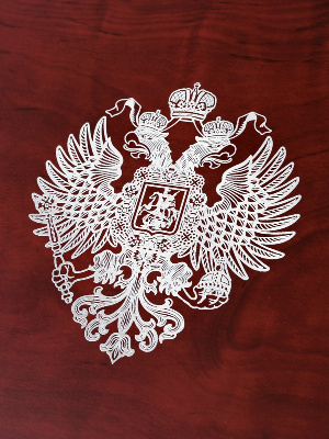 Нанесение логотипа Императорский герб России на футляр Volterra