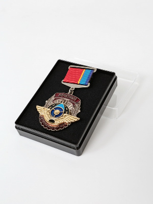 Пластиковый футляр (58х78х22 мм). Чёрное основание, прозрачная крышка Пластиковый футляр (58х78х22 мм). Чёрное основание, прозрачная крышка