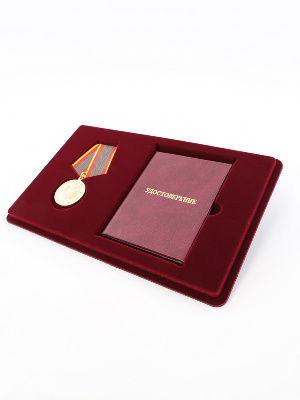 Планшет M (146х236х12 мм) под медаль РФ d-37 мм и удостоверение (81х112х8 мм) Планшет M (146х236х12 мм) под медаль РФ d-37 мм и удостоверение (81х112х8 мм)