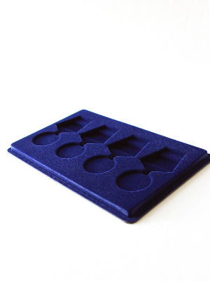 Планшет M (146х236х12 мм) на 4 медали РФ d-37 мм с пятиугольной колодкой Планшет M (146х236х12 мм) на 4 медали РФ d-37 мм с пятиугольной колодкой