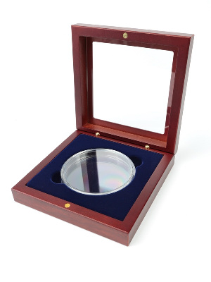 Деревянный футляр с прозрачным окном Volterra (120х120х34 мм) для одной монеты в капсуле (диаметр 74 мм) Деревянный футляр с прозрачным окном Volterra (120х120х34 мм) для одной монеты в капсуле (диаметр 74 мм)