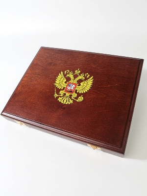 Нанесение логотипа герб Российской Федерации (цветной) на футляр Vintage