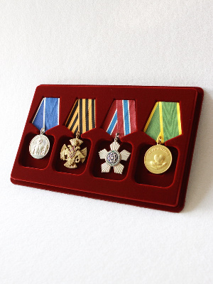 Планшет M (146х236х12 мм) на 4 ордена с пятиугольной колодкой Планшет M (146х236х12 мм) на 4 ордена с пятиугольной колодкой