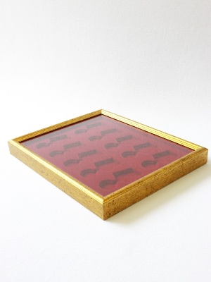 Багетная рамка S золотого цвета под 10 медалей РФ d-32 мм с пятиугольной колодкой Багетная рамка S золотого цвета под 10 медалей РФ d-32 мм с пятиугольной колодкой