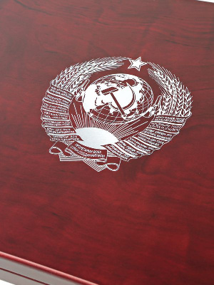 Нанесение герба СССР на футляр Volterra
