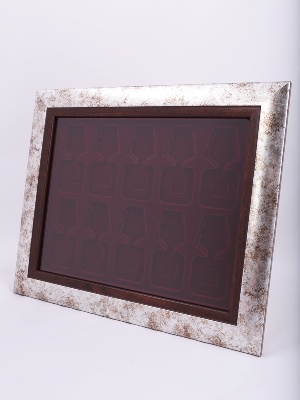 Багетная рамка S серебряно-коричневого цвета на 10 орденов с пятиугольной колодкой Багетная рамка S серебряно-коричневого цвета на 10 орденов с пятиугольной колодкой