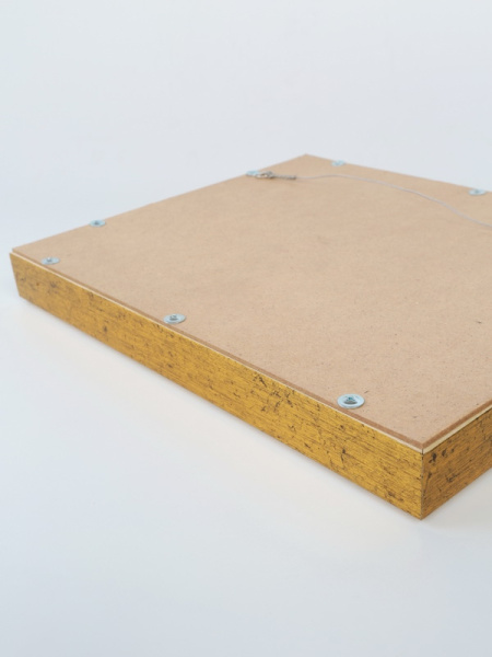 Багетная рамка S золотого цвета под 1 ячейку (209х270х18 мм) с поролоновой вставкой, тёмно-бордовый  Багетная рамка S золотого цвета под 1 ячейку (209х270х18 мм) с поролоновой вставкой, тёмно-бордовый