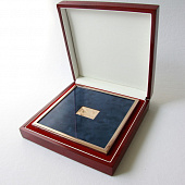 Футляр деревянный (190х190х57 мм) для рамки с коллекционной маркой
