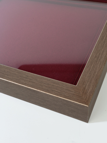 Багетная рамка S пластиковая под 1 ячейку (209х270х18 мм) с поролоновой вставкой. Вид 6, тёмно-бордовый  Багетная рамка S пластиковая под 1 ячейку (209х270х18 мм) с поролоновой вставкой. Вид 6, тёмно-бордовый