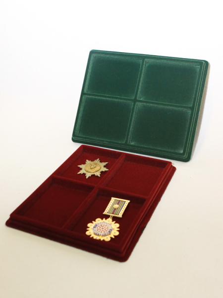 Планшет S (243х304х21 мм) на 4 ячейки (101х131,5х18 мм), тёмно-бордовый Планшет S (243х304х21 мм) на 4 ячейки (101х131,5х18 мм), тёмно-бордовый