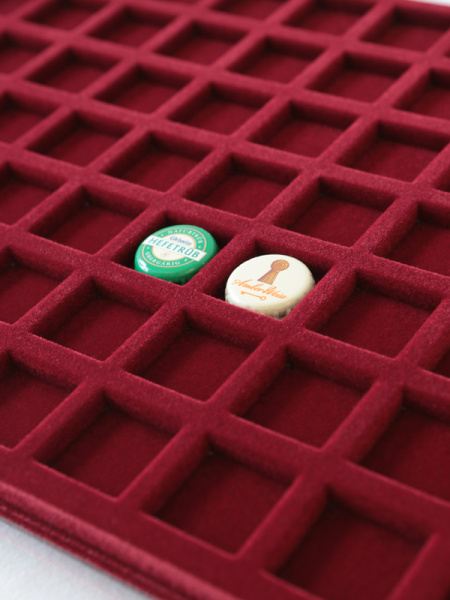 Планшет G (291х393х16 мм) на 70 ячеек (29х29х8 мм), тёмно-бордовый  Планшет G (291х393х16 мм) на 70 ячеек (29х29х8 мм), тёмно-бордовый