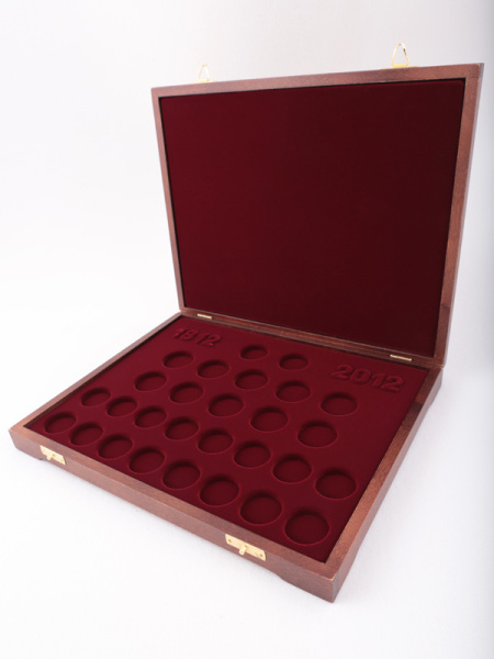 Футляр деревянный Vintage S (305х247х40 мм) для набора монет «200-летие Победы России в Отечественной Войне 1812 года». В капсулах Leuchtturm, тёмно-бордовый  Футляр деревянный Vintage S (305х247х40 мм) для набора монет «200-летие Победы России в Отечественной Войне 1812 года». В капсулах Leuchtturm, тёмно-бордовый