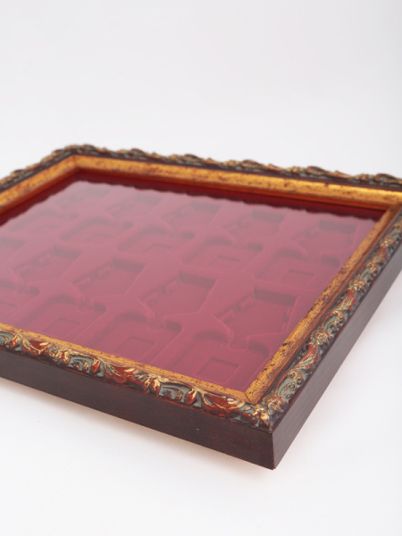 Багетная рамка S серии «Барокко» (золото) на 10 орденов с пятиугольной колодкой, тёмно-бордовый  Багетная рамка S серии «Барокко» (золото) на 10 орденов с пятиугольной колодкой, тёмно-бордовый