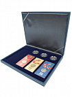  Бокс из искусственной кожи Nera M Azur (298х243х37 мм) для банкноты в чехле, 3 монет 25 рублей в капсулах и 3 монет 25 рублей в блистере «Футбол 2018», тёмно-синий