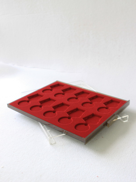 Кассета МВ на 10 медалей РФ d-37 мм с пятиугольной колодкой, светло-бордовый  Кассета МВ на 10 медалей РФ d-37 мм с пятиугольной колодкой, светло-бордовый