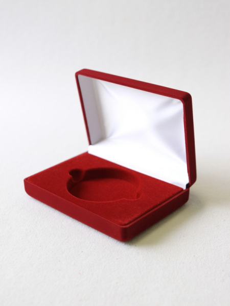 Футляр (142х102х42 мм) для одной монеты в капсуле (диаметр 74 мм), светло-бордовый  Футляр (142х102х42 мм) для одной монеты в капсуле (диаметр 74 мм), светло-бордовый