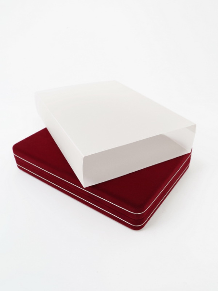 Футляр замшевый (182х128х34 мм) на 4 монеты в капсулах (диаметр 46 мм), тёмно-бордовый  Футляр замшевый (182х128х34 мм) на 4 монеты в капсулах (диаметр 46 мм), тёмно-бордовый