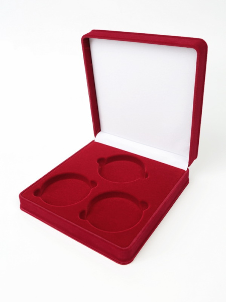 Футляр (186х192х50 мм) для 3 монет в капсулах (диаметр 74 мм), светло-бордовый  Футляр (186х192х50 мм) для 3 монет в капсулах (диаметр 74 мм), светло-бордовый