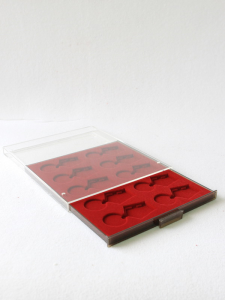 Кассета МВ на 10 медалей РФ d-37 мм с пятиугольной колодкой, светло-бордовый  Кассета МВ на 10 медалей РФ d-37 мм с пятиугольной колодкой, светло-бордовый