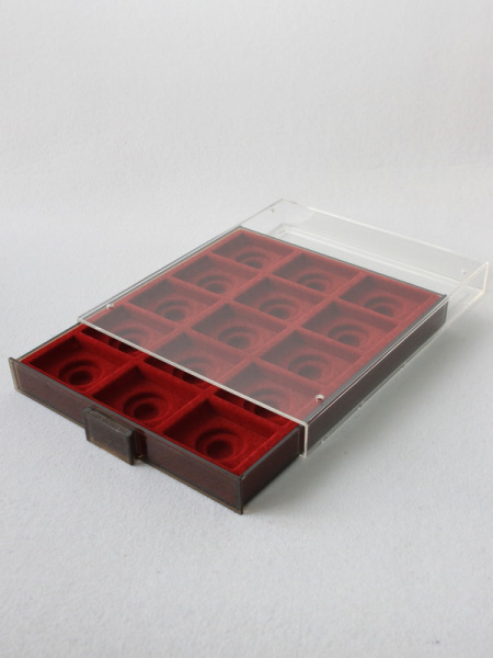 Кассета XL на 15 ячеек (49х64х10 мм) (под знаки с винтом), светло-бордовый  Кассета XL на 15 ячеек (49х64х10 мм) (под знаки с винтом), светло-бордовый